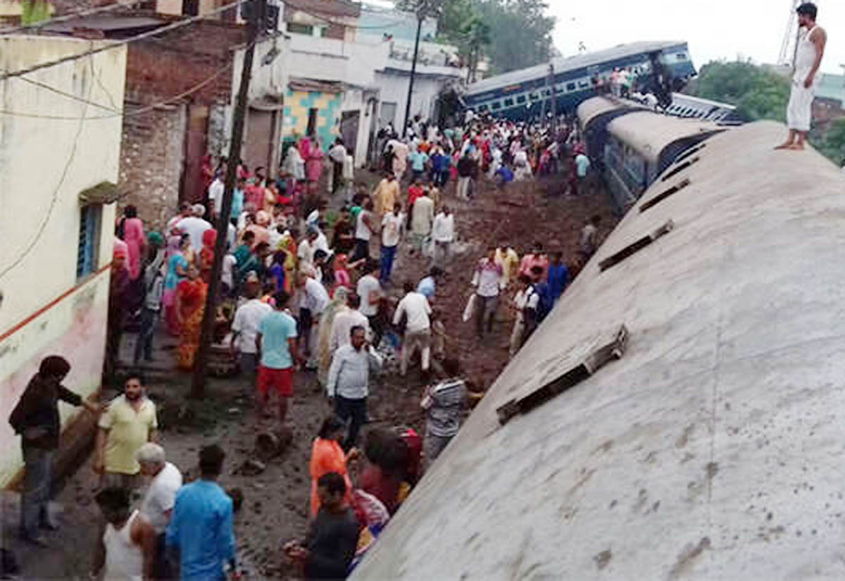 Photo of मुजफ्फरनगर रेल हादसा:  23 लोगों की मौत, 150 से ज्यादा घायल