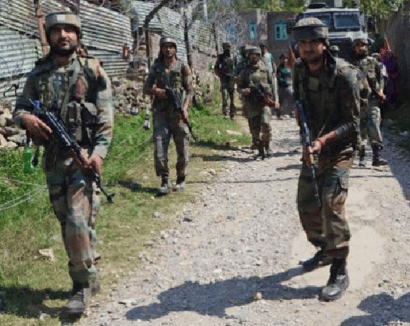Photo of जम्मू-कश्मीर : हिजबुल मुजाहिदीन के 2 आतंकियों को सुरक्षाबलों ने मार गिराया