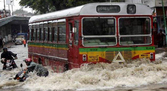 Photo of मुंबई में लगातार हो रही बारिश से आज बंद रहेंगे स्कूल, कॉलेज