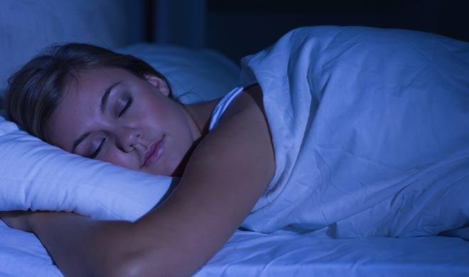 Photo of विडियो : रात को सोते समय गलती से भी पास न रखे ये 4 चीजें नहीं जल्दी हो जाएगी मृत्यु