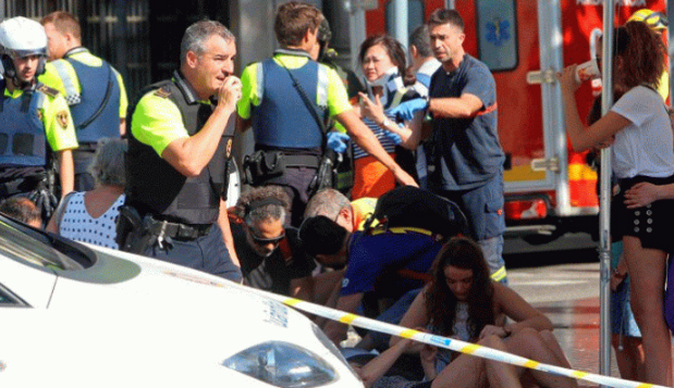 Photo of बार्सिलोना में वैन ने भीड़ को कुचला,  13 की मौत, पुलिस ने मार गिराए 4 संदिग्ध