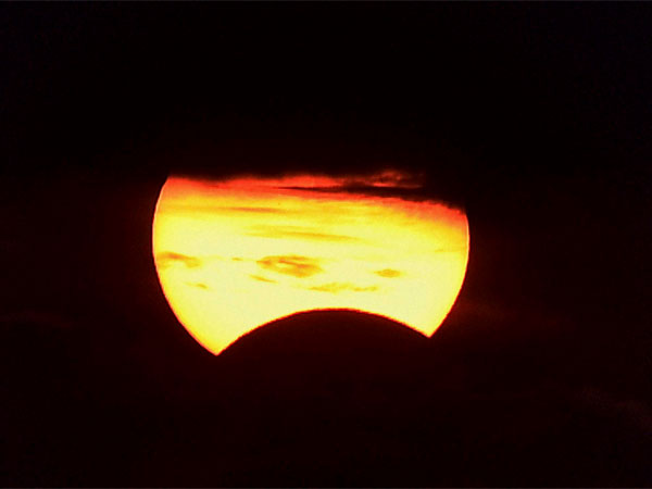 Photo of साल का सबसे बड़ा सूर्य ग्रहण आज, जानिए कितने समय तक रहेगा असर