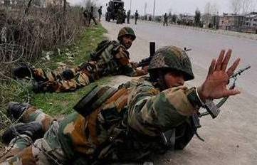 Photo of जम्मू कश्मीर : कुलगाम में सुरक्षाबलों के साथ मुठभेड़ में दो आतंकी ढेर, एक ने किया आत्मसमर्पण 