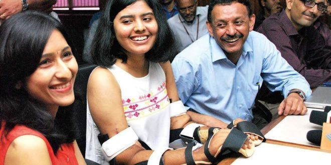Photo of भारतीय डॉक्‍टरों का कमाल, ऑपेरशन से लड़की को लड़के के दोनों हाथ लगा दी नई जिंदगी