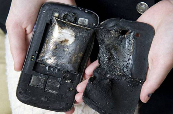 Photo of मोबाइल चार्जिंग में लगाकर गेम खेलना पड़ा महंगा, बैट्री फटने से तीन अंगुलियां कटीं