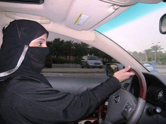 Photo of सऊदी के मौ‍लवियों की सोच, ड्राइविंग से महिलाओं में आती है नपुंसकता!