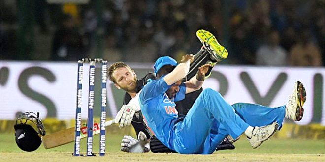 Photo of भारत-न्यूजीलैंड वनडे में भिड़े दो खिलाड़ी और बह गया पंड्या का खून