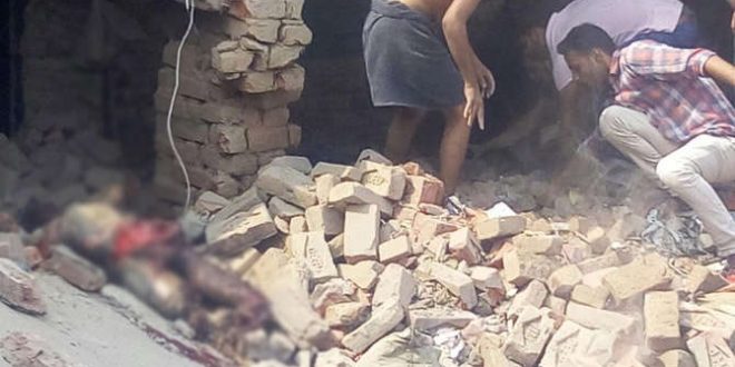 Photo of कानपुर में पटाखा फैक्ट्री में हुआ जोरदार विस्फोट, दो की मौत, कई मकान ध्वस्त