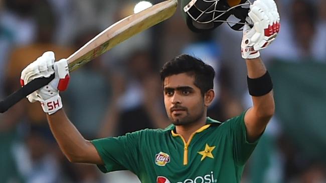 Photo of रनों की सुनामी, पाकिस्तानी बल्लेबाज बाबर आजम ने 26 गेंदों पर जड़ा शतक