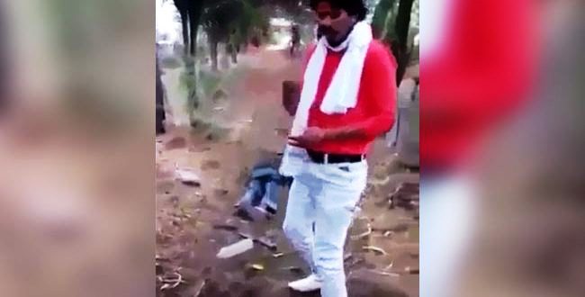 Photo of VIDEO : लव जिहाद करने वाले शख्‍स को पहले काटा और फिर जिंदा जला दिया