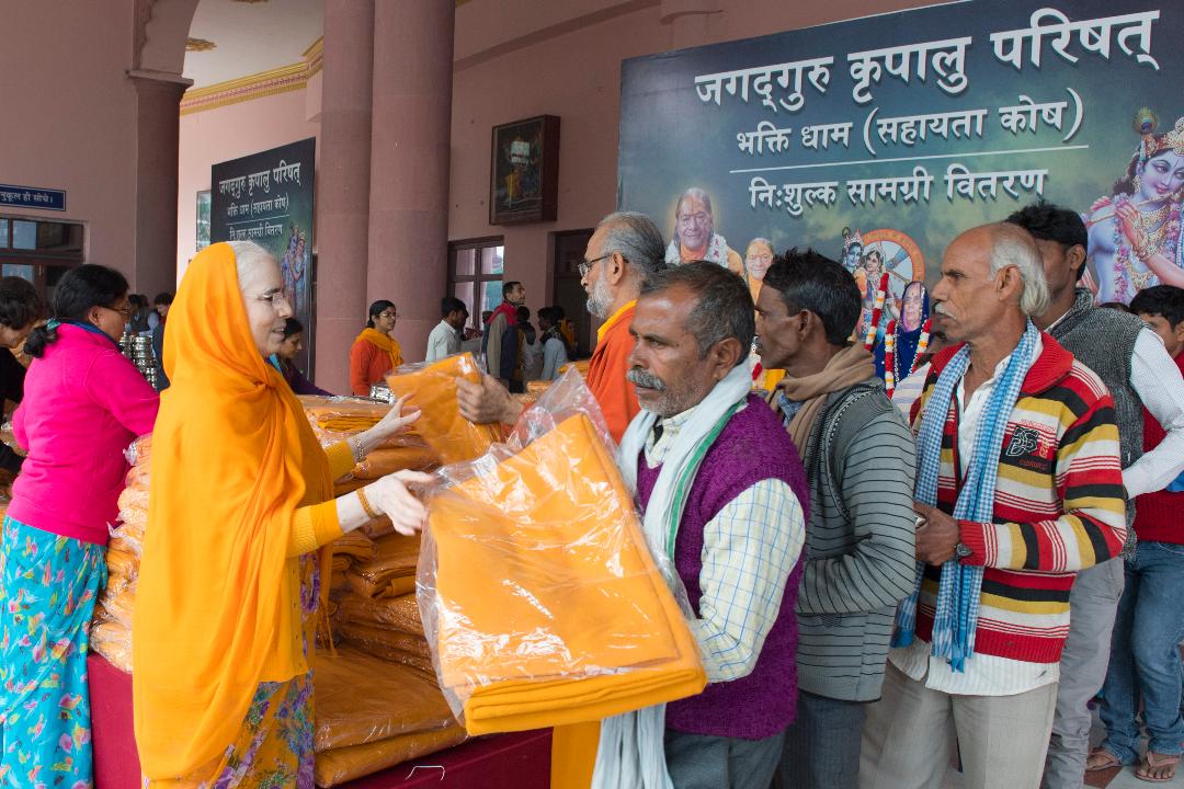 Photo of गरीबों की मदद के लिए आगे आया जेकेपी, 11 हजार को बांटे कंबल
