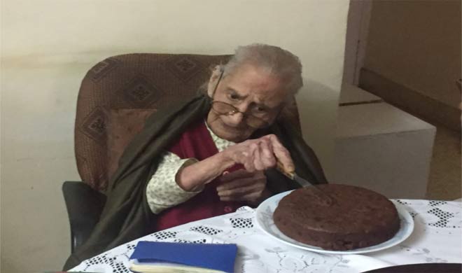 Photo of 107 साल की बुजुर्ग महिला की राहुल गांधी से क्यूट लव स्टोरी…