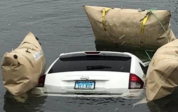 Photo of GPS ने दिया धोखा, कहा- सीधे चलो और कार को कुदा दिया नदी में