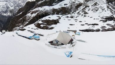 Photo of बर्फ की चादर ओढ़ा हेमकुंट साहिब गुरुद्वारा, तस्वीरों में देखें सुंदर नज़ारा