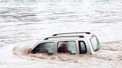 Photo of तेज़ बारिश ने खोल दी हरिद्वार जिला प्रशासन के दावों की पोल, सड़क पर तैरती हुई दिखीं गाड़ियां