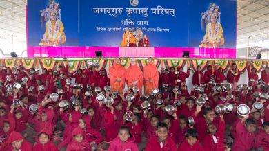 Photo of जगद्गुरु कृपालु परिषत् ने 6 हज़ार छात्र-छात्राओं के चेहरे पर लाई मुस्कान, बांटे गर्म जैकेट्स