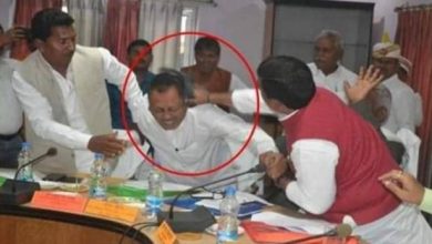 Photo of जूतों से पिटने के बाद भाजपा विधायक राकेश बघेल का धरना खत्म
