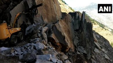 Photo of चट्टान टूटी, जोशीमठ-मलारी हाईवे छह मीटर तक ध्वस्त