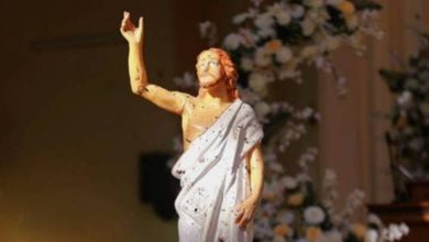 Photo of श्रीलंका धमाके की सबसे दर्दनाक Photo , ईसा मसीह की मूर्ति पर दिखें खून के धब्बे