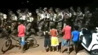 Photo of सेना के जवानों को देखते ही बच्चों ने ज़ोरों से चिल्लाया – ‘How’s the Josh?’ , देखें VIDEO