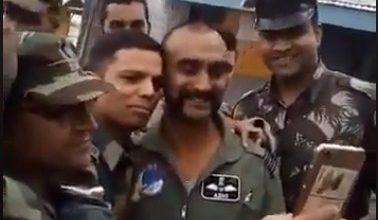 Photo of VIDEO: सैनिकों के बीच वापस लौटें विंग कमांडर अभिनंदन, पहले से भी बड़ी हो गई हैं मूंछें