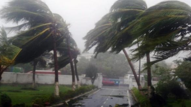 Photo of Fani Cyclone Live: ओडिशा के पुरी से टकराया तूफान फेनी, 175 किमी/घंटे की रफ्तार से चल रही हैं हवाएं