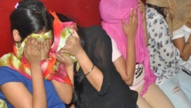 Photo of उत्तराखंड में पकड़ा गया सेक्स रैकेट, महिलाएं करवाती थी अपनी बेटियों के साथ ये काम