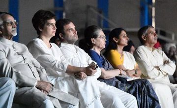 Photo of आधे दिन चली बैठक के बाद सोनिया गांधी बनाई गईं कांग्रेस की अंतरिम अध्यक्ष