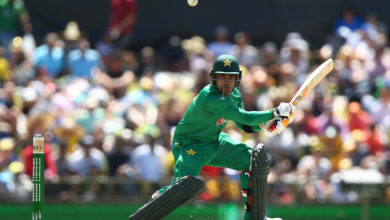 Photo of पाकिस्तानी बल्लेबाज ने ट्रेनर के सामने ही उतारे कपड़े, दिखाया बदन