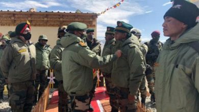 Photo of सेना प्रमुख एम.एम. नरवणे पहुंचे पूर्वी लद्दाख फॉरवर्ड पोस्ट, सैनिकों को किया सम्मानित
