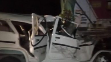 Photo of दर्दनाक : खड़े ट्रक में जा घुसी बारातियों से भरी बोलेरो, 14 की मौत