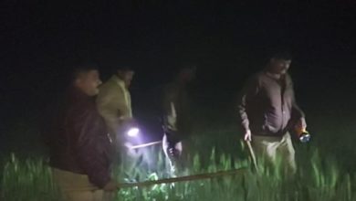 Photo of कासगंज कांड : पुलिस ने लिया सिपाही की मौत का बदला, शराब माफिया के भाई को किया ढेर