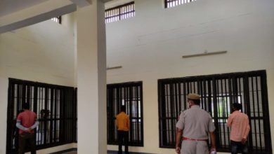 Photo of यूपी के जेलों में कोविड हेल्प डेस्क हुई सक्रीय, RTPCR रिपोर्ट दिखा बंदियों से मुलाकात कर सकेंगे परिजन