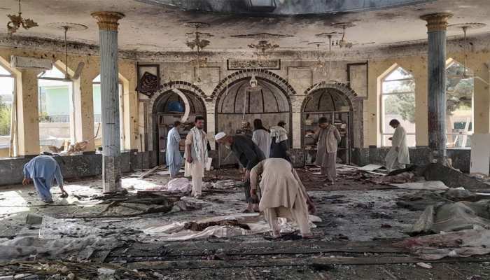 अफ़ग़ानिस्तान में नमाज के दौरान मस्जिद में हुआ बड़ा ब्लास्ट, 100 से ज़्यादा लोगों की मौत