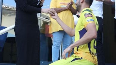 Photo of CSK के स्टार गेंदबाज दीपक चाहर ने LIVE TV पर किया गर्लफ्रेंड को प्रोपोज़, हर कोई हैरान