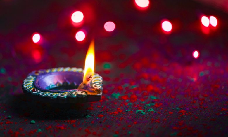 Diwali 2021: दिवाली पर अपनों को भेजें ये ख़ास शुभकामनाएं