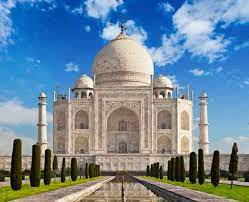 मध्य प्रदेश : शख्स ने पत्नी को तोहफे में दिया Taj Mahal जैसा दिखने वाला घर, देखें तस्वीरें