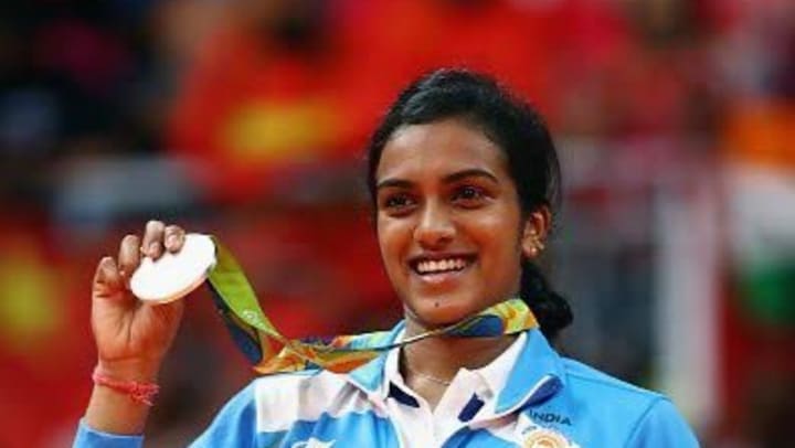 पीवी सिंधु पद्म भूषणऔर महिला हॉकी टीम की कप्तान रानी रामपाल पद्मश्री से हुईं सम्मानित