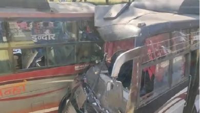 Photo of उज्जैन : दो बसों के बीच हुई भीषण टक्कर, ड्राइवर की मौत, 22 यात्री घायल