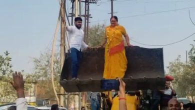 Photo of यूपी में BJP की जीत पर बुलडोजर पर चढ़ीं कानपुर की रिवॉल्वर दीदी, वीडियो वायरल