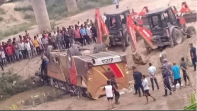 Photo of नेपाल के भैरहवां-परासी मार्ग पर बड़ा हादास, हादसे में 9 यात्रियों की मौत 23 घायल