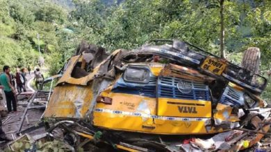 Photo of हिमाचल प्रदेश के कुल्लू में बड़ा हादसा, खाई में गिरी प्राइवेट बस, स्कूली बच्चों समेत 16 की मौत