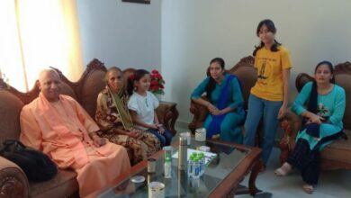 Photo of सीएम योगी ने की मौसी और उनके परिवार से मुलाकात, मिला पीएम बनने का आशीर्वाद