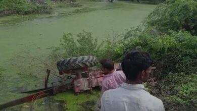 Photo of लखनऊ के इटौंजा में बड़ा हादसा,ट्रैक्टर ट्राली सहित 50 लोग तालाब में डूबे, पांच की मौत