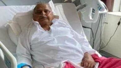 Photo of मुलायम सिंह यादव की हालत अभी भी नाजुक, लगी है डॉक्टरों की टीम
