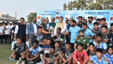 Photo of दि हिमालयन कप ऑल इण्डिया फुटबॉल टूर्नामेंट का समापन मुख्यमंत्री ने दी विजेता टीम को ट्रॉफी