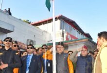 Photo of 74 वें गणतंत्र दिवस के अवसर पर मुख्यमंत्री धामी ने मुख्यमंत्री आवास पर राष्ट्रीय ध्वज फहराया, सभी को संविधान की उद्देशिका की  दिलाई शपथ