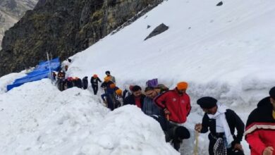Photo of उत्तराखंड: हेमकुंड साहिब यात्रा मार्ग पर गिरा हिमखंड, दो घंटे प्रभावित रही यात्रा