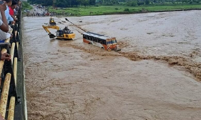UP Roadways bus stuck in river in Haridwar