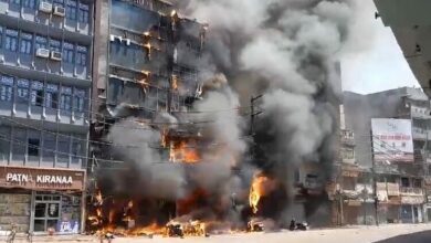 Photo of बिहार: पटना जंक्शन के सामने बहुमंजिला होटल में लगी भीषण आग, 6 की मौत, कई लोग अंदर फंसे